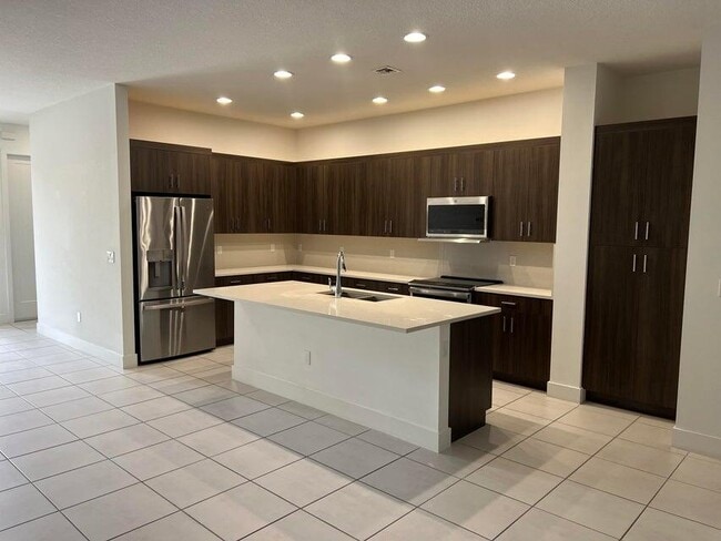 Building Photo - 5553 Quiet Lake Pl