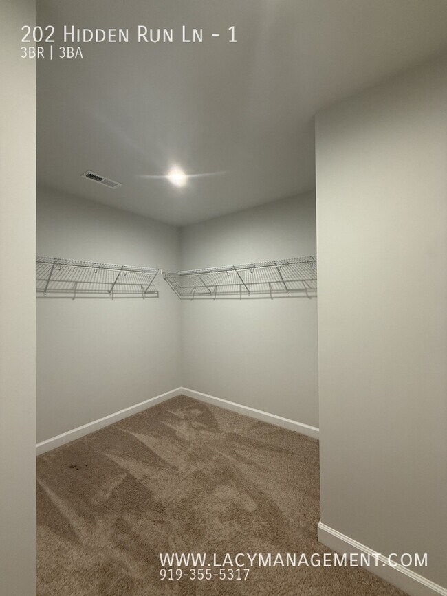 Building Photo - 202 Hidden Run Ln