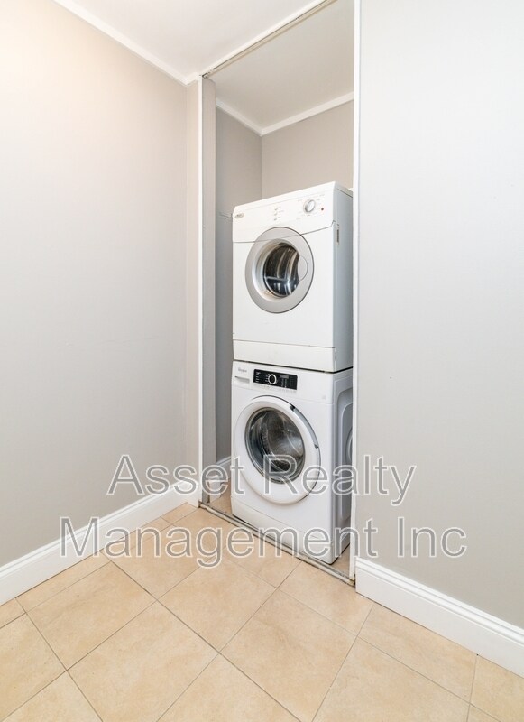 Building Photo - 431 Canberra Dr
