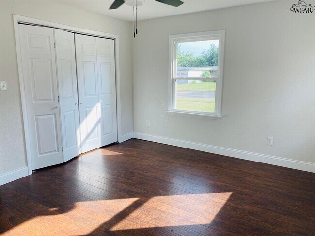 Building Photo - 4808 Alamo Dr