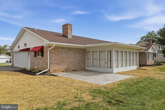 Building Photo - 11475 Pine Hill Dr