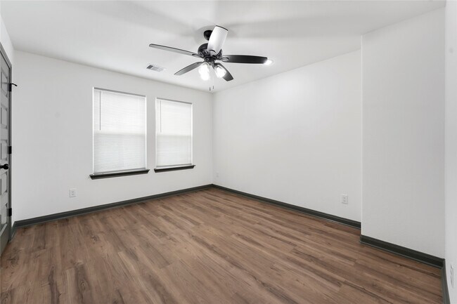 Building Photo - 7987 Chateau St