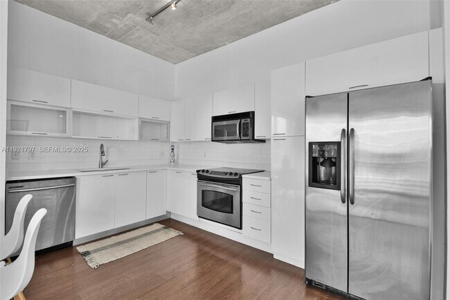 Building Photo - 234 NE 3rd St