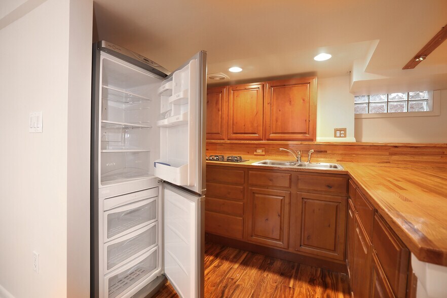 Downstairs Kitchenette - 1655 S Corona St