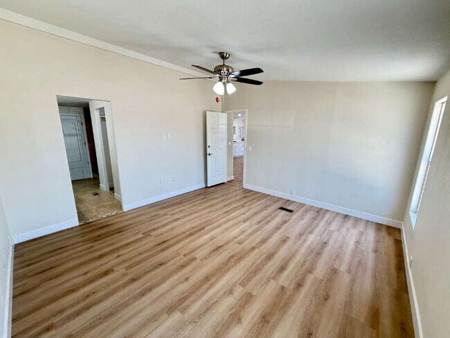 Building Photo - 11016 N Grand Canyon Blvd