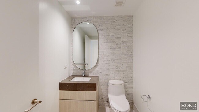 Building Photo - 400 W 61st St