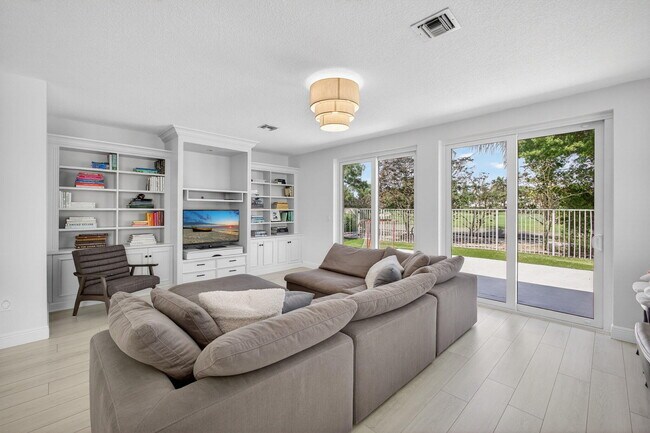 Building Photo - 2114 Chagall Cir