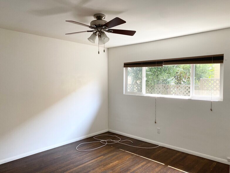 Building Photo - 2215 Harriman Ln