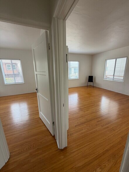 Building Photo - 221 29th St