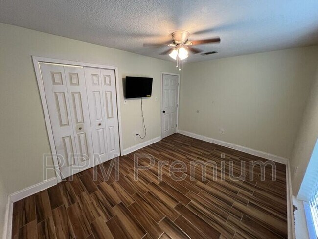 Building Photo - 1944 W Marsden Pl