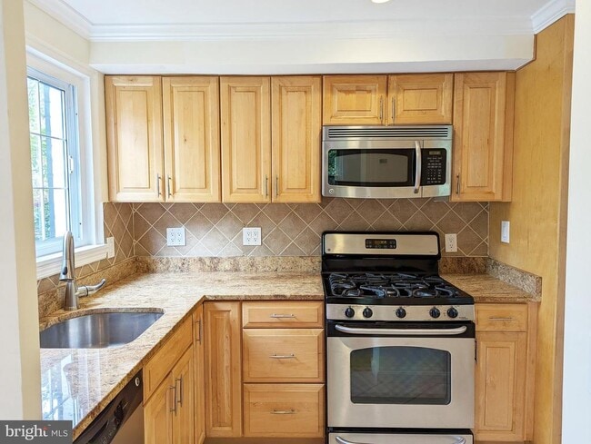 Building Photo - 1602 Ripon Pl