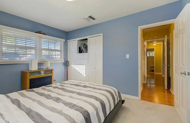 Building Photo - 20426 Lorne St