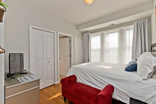 Building Photo - 2 bedroom in Chicago IL 60647