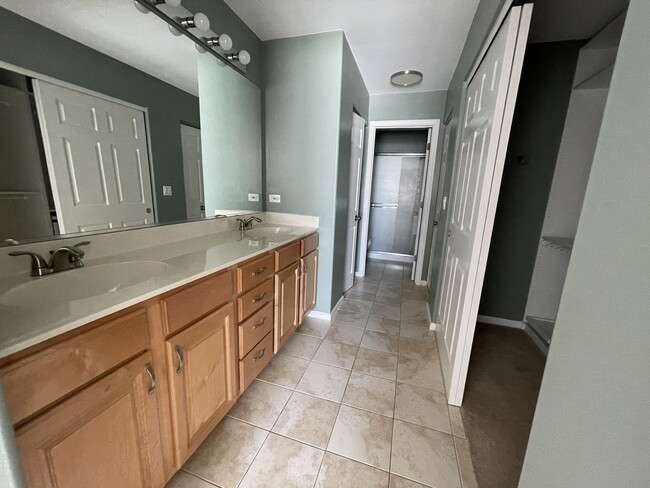 Building Photo - 3007 Tangley Oaks Trail