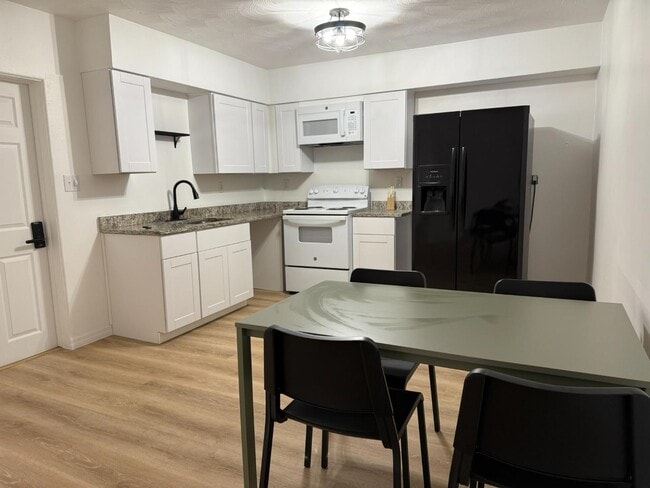 Building Photo - 129 Alachua Dr