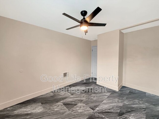 Building Photo - 3030 Alta View Dr