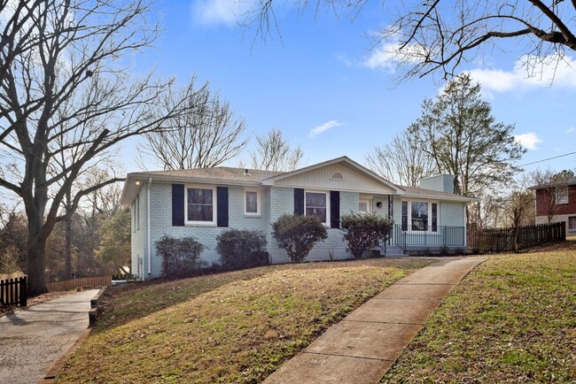 Building Photo - 3 bed 2.5 bath East Nashville Home on dead...