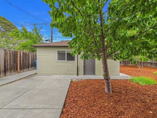 Building Photo - San Carlos home for rent plus studio in-law unit! $7,500