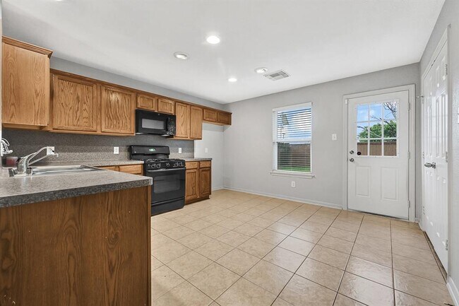 Building Photo - 702 Heatherton Hill Ln