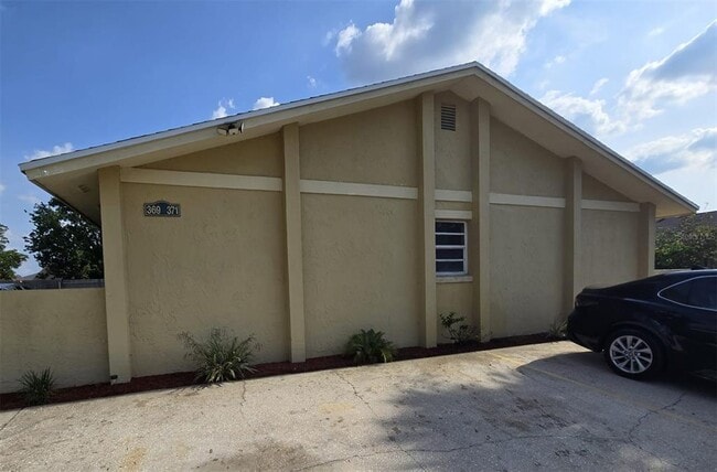 Primary Photo - 369 Dundee Dr
