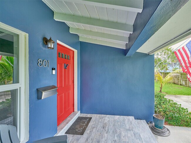 Building Photo - 801 NE 15th St