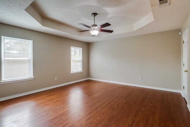 Building Photo - 8709 Palmetto Dr