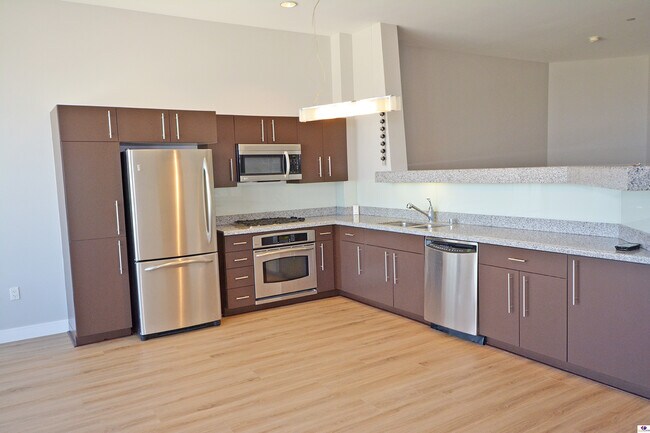 Building Photo - 1100 Wilshire Blvd