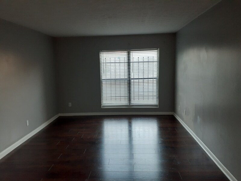 Building Photo - 170 Governors Dr