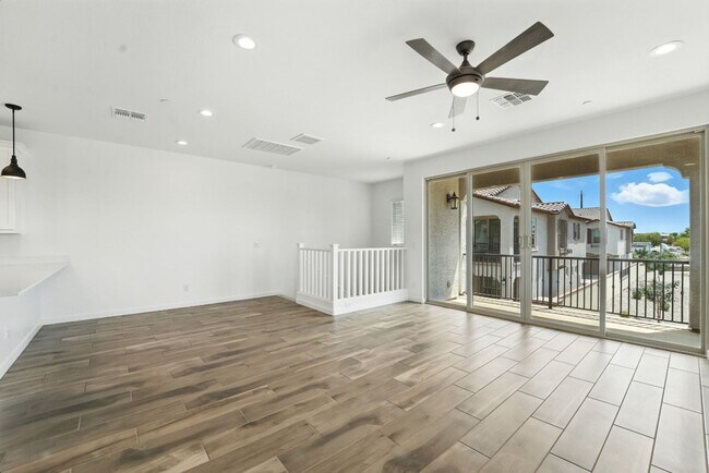 Building Photo - Like Brand New Luxurious Modern 3 Bedroom ...