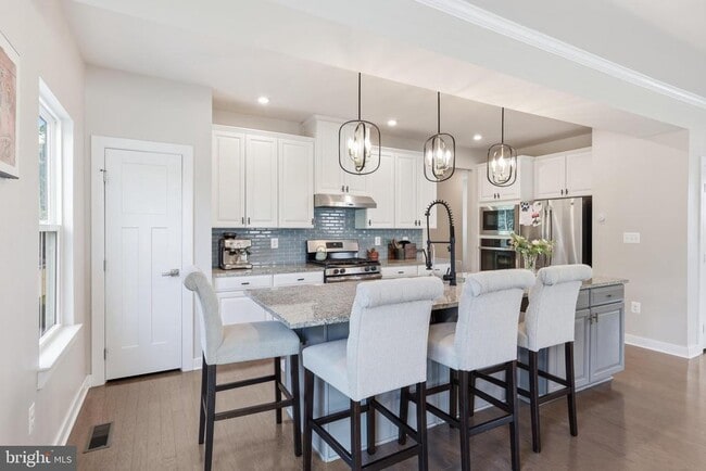 Building Photo - 9202 Wood Creek Cir