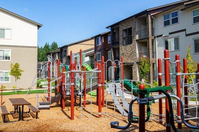 Building Photo - 2 bedroom 1 Bath top floor!  Move in 5/17/...