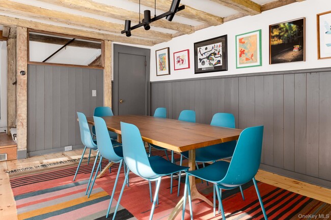 Building Photo - 291 Roaring Brook Rd