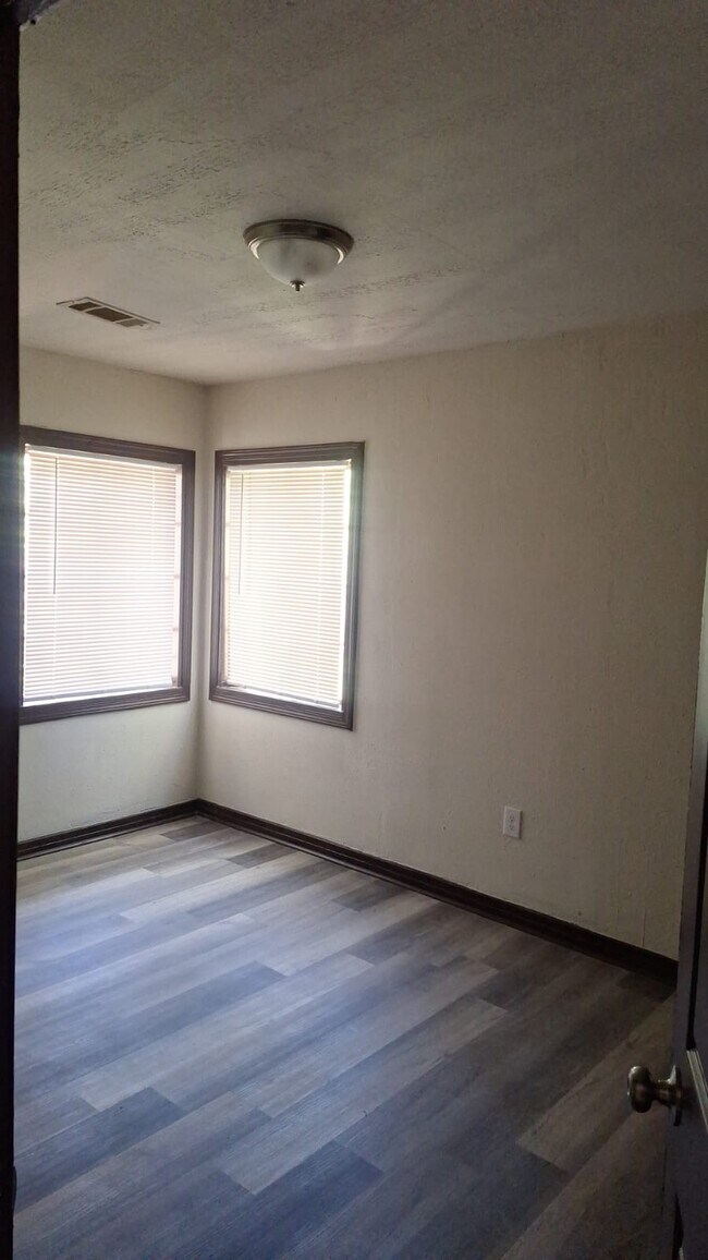 Building Photo - 2505 Paden St