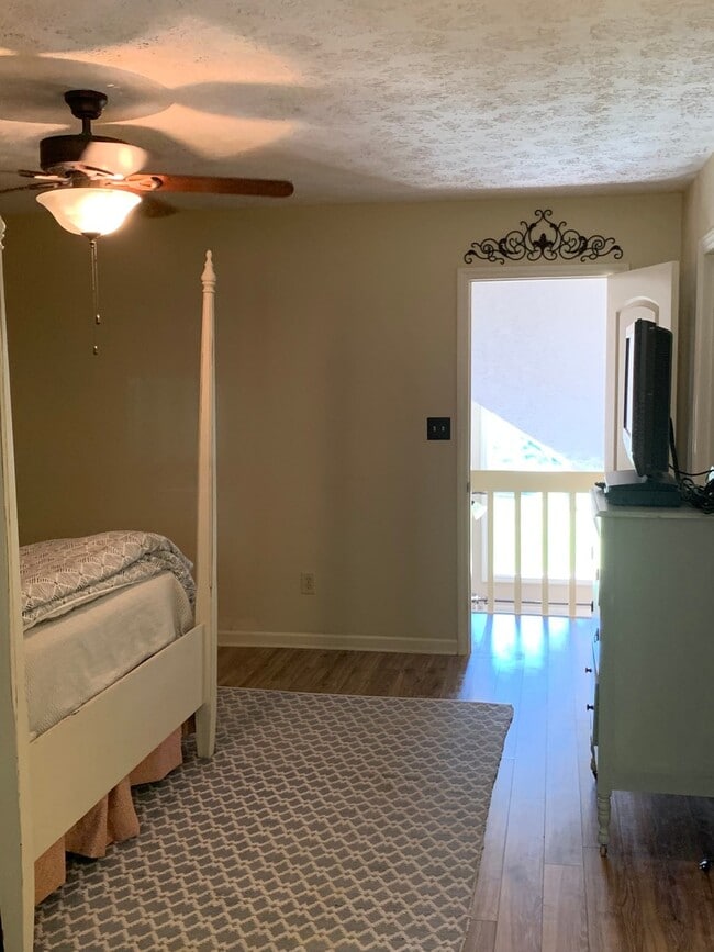 Building Photo - 2/2 Fully Furnished Condo in Willow Valley...