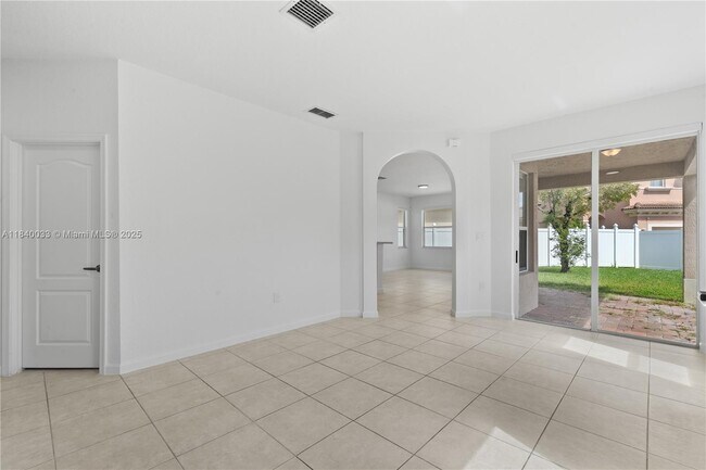 Building Photo - 3956 NE 11th Dr