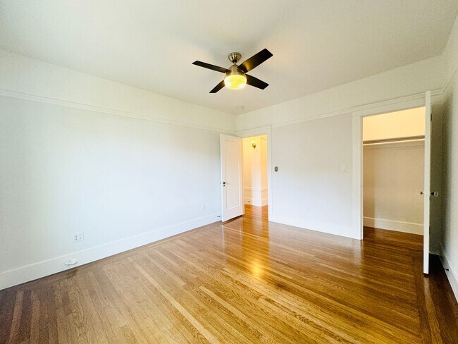Building Photo - Bernal/Mission/Noe: Updated Flat w/ Shared...