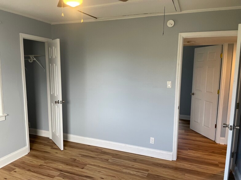 Building Photo - 3400 Fairway Rd