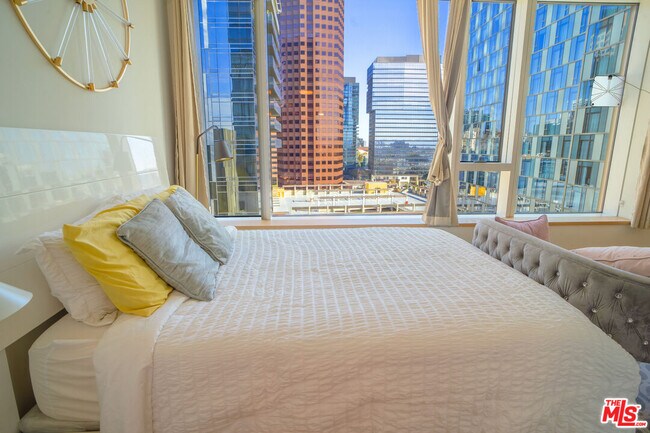 Building Photo - 889 Francisco St