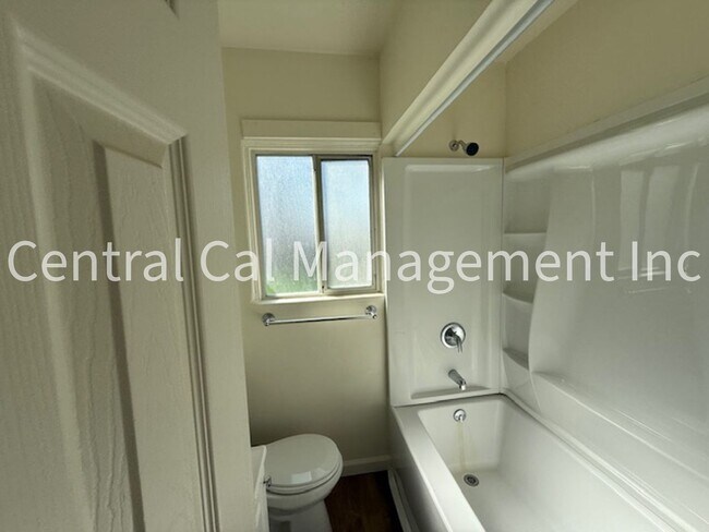 Building Photo - 517-521 Sycamore Ave