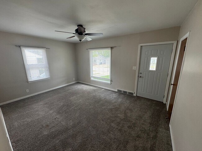 Building Photo - 3 Bedroom Cedar Falls House