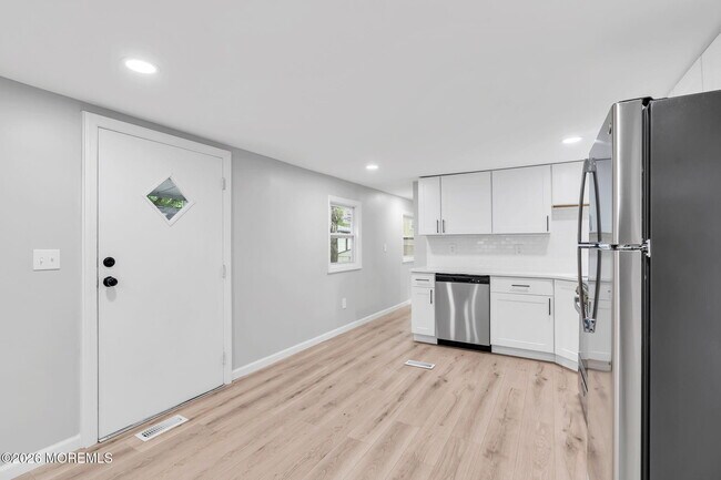 Building Photo - 56 Marcia Memorial Cir