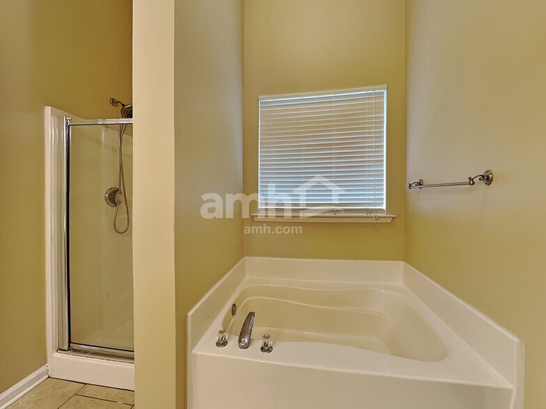 Building Photo - 3211 Deer Valley Dr NW