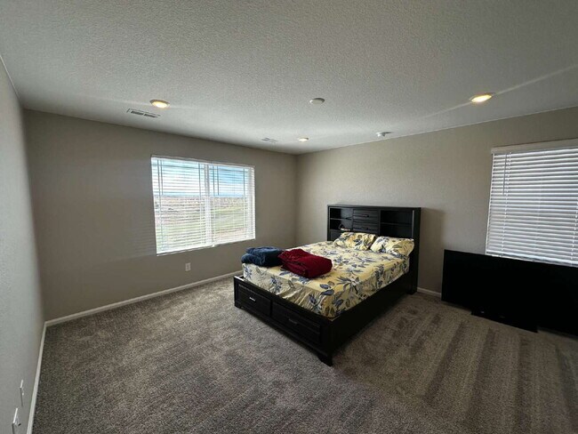 Building Photo - Available May! Beautiful home in Murphy Creek!
