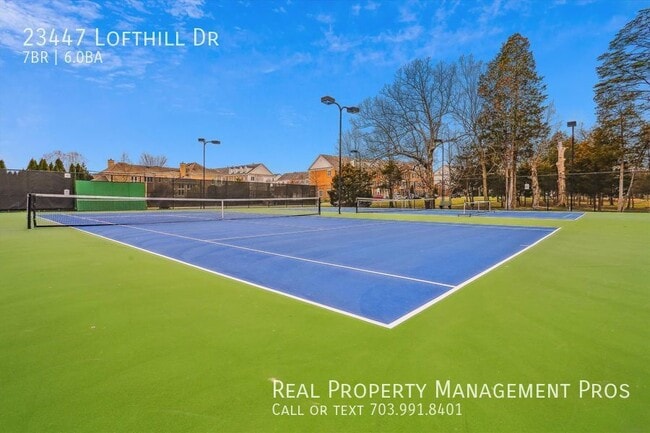 Building Photo - Beautifully Maintained 7 Bedroom 6 Bath Ho...