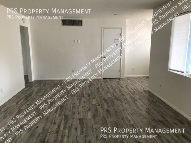 Building Photo - 603 E Solana Dr