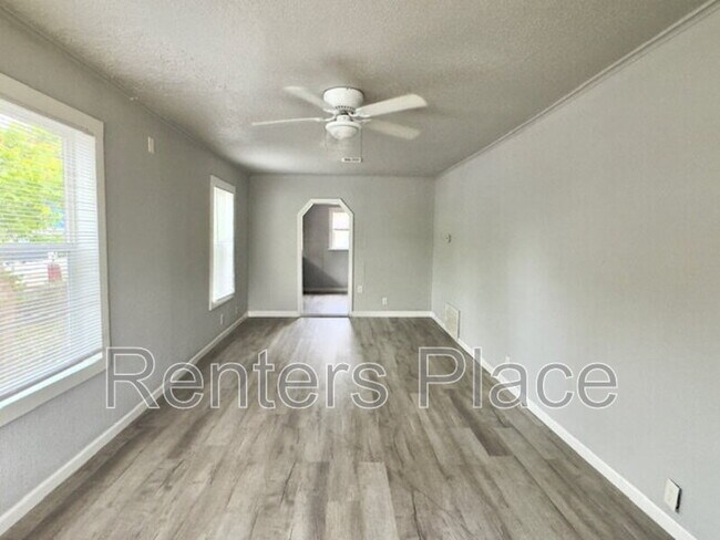 Building Photo - 4717 S 33rd W Ave