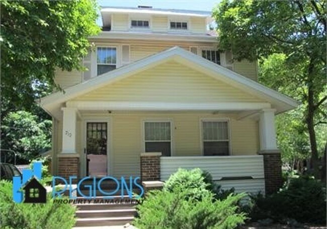 Primary Photo - Beautiful 3BR 2 bath house in Normal. Corn...