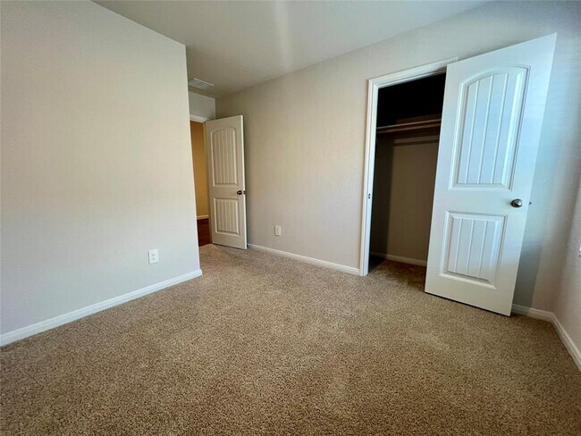 Building Photo - 211 Addison Pl