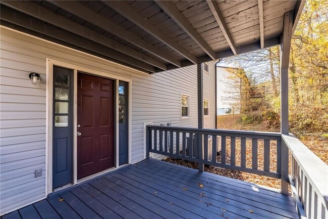 Building Photo - 121 Mark Twain Cir