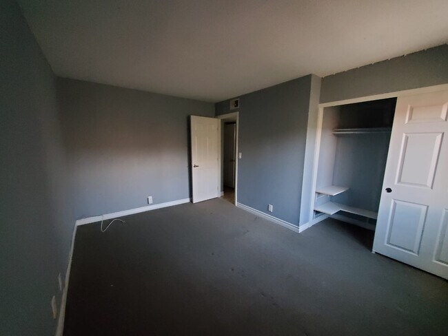 Building Photo - 5060 Indian River Dr